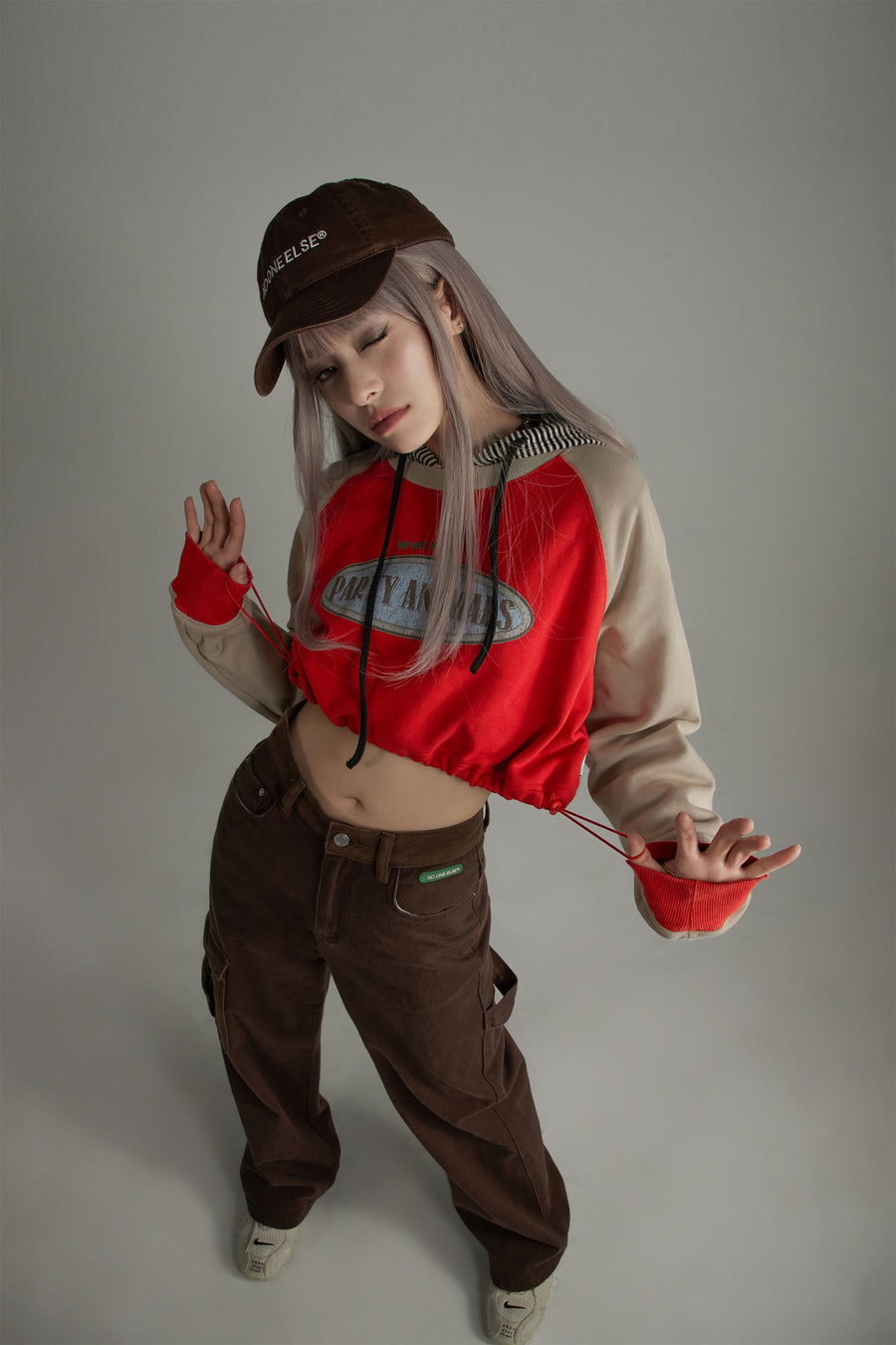 CHUU Party Animals Crop Hoodie