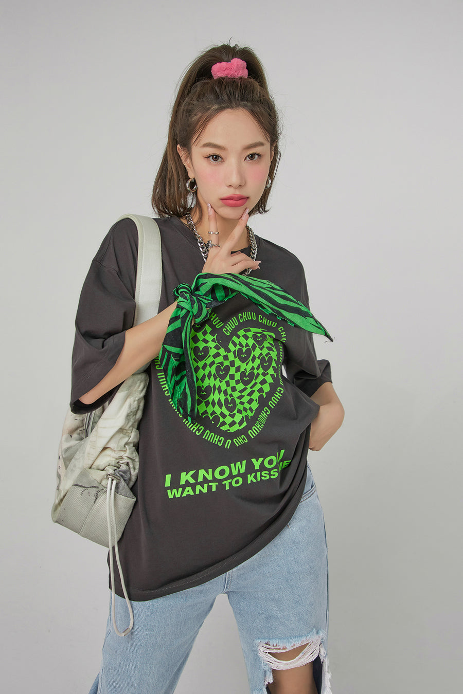 CHUU Kiss Me Check Heart Loosefit T-Shirt