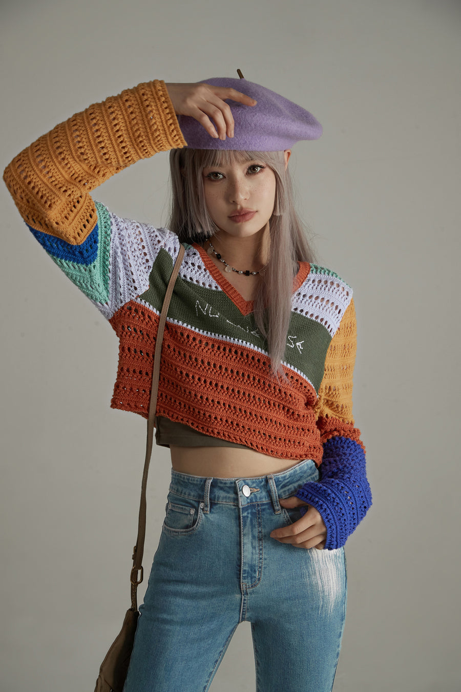 CHUU V-Neck Hole Knitted Color Knit Sweater