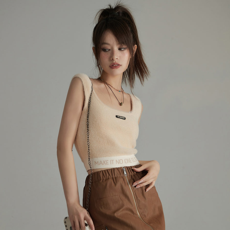 CHUU Lettering Soft Fluffly Sleeveless Crop Top