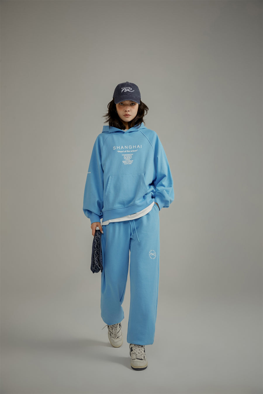 CHUU Embroidered Loose Fit Jogger Sweatpants