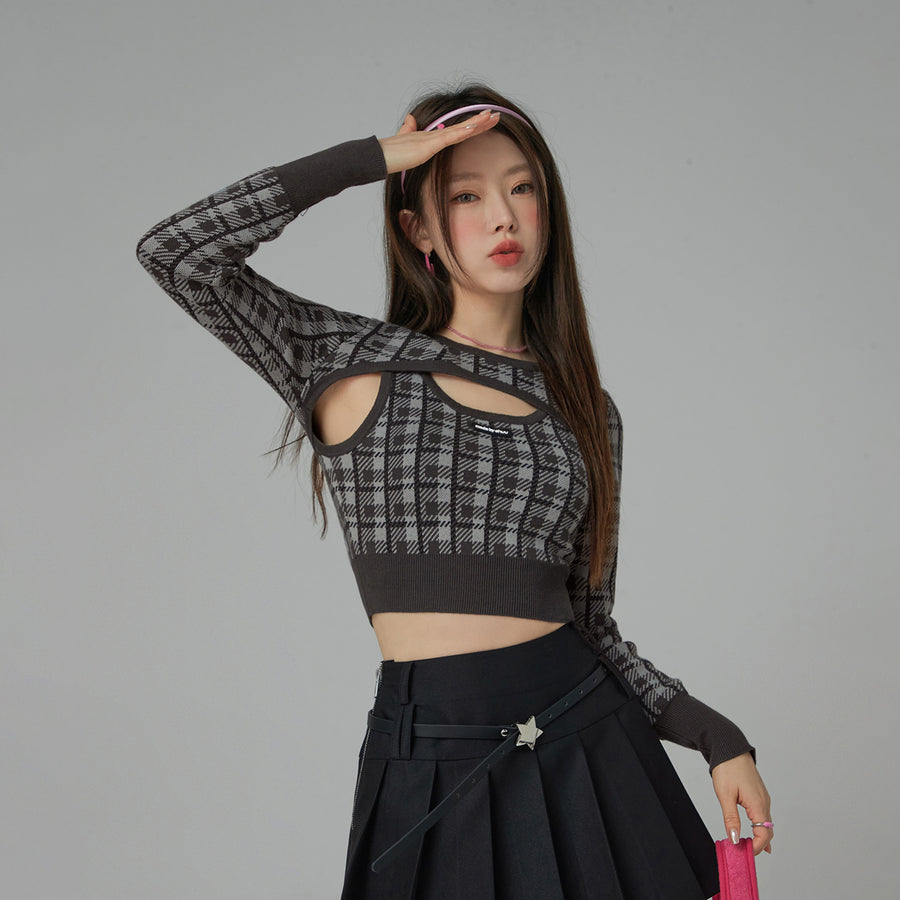 CHUU 2-Layers Chest Cutout Check Knit Sweater