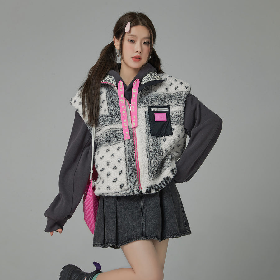 CHUU Paisley Fleece Zip-Up Vest Jacket