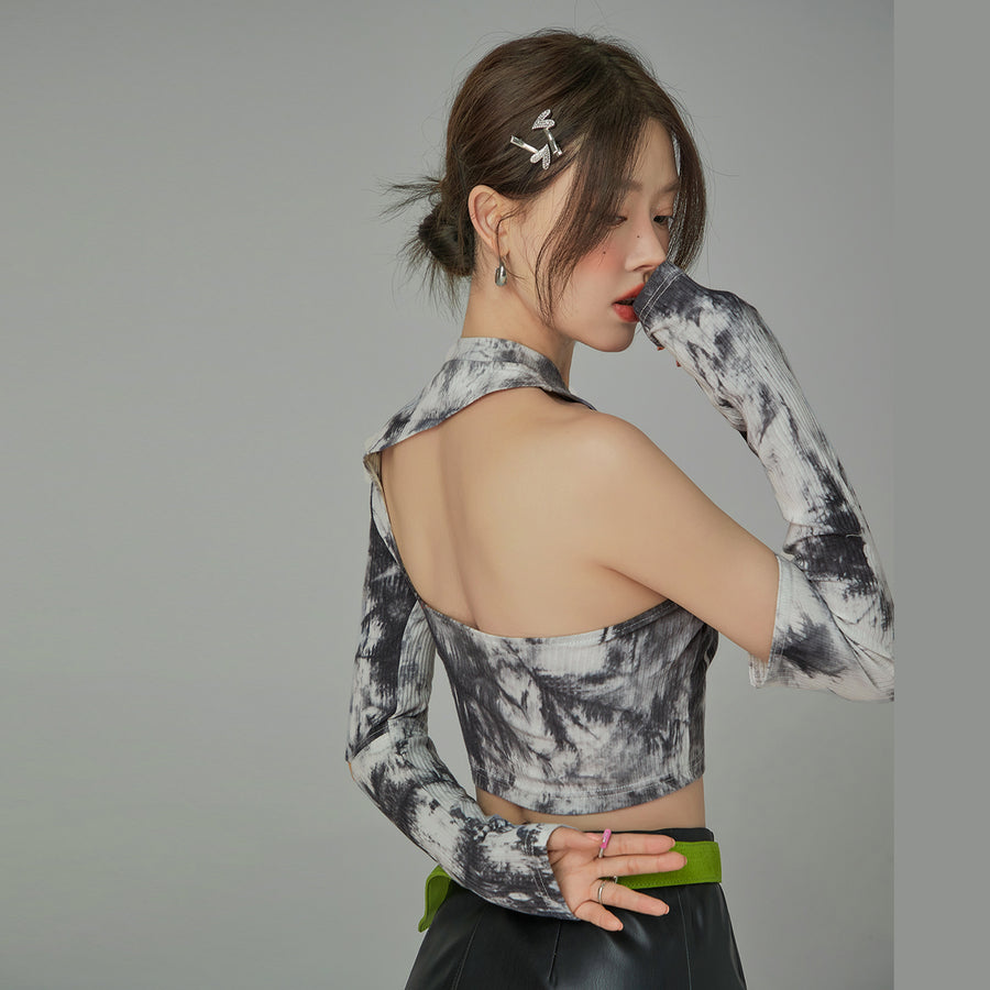 CHUU Tie-Dye Cutout Shoulder Crop Top