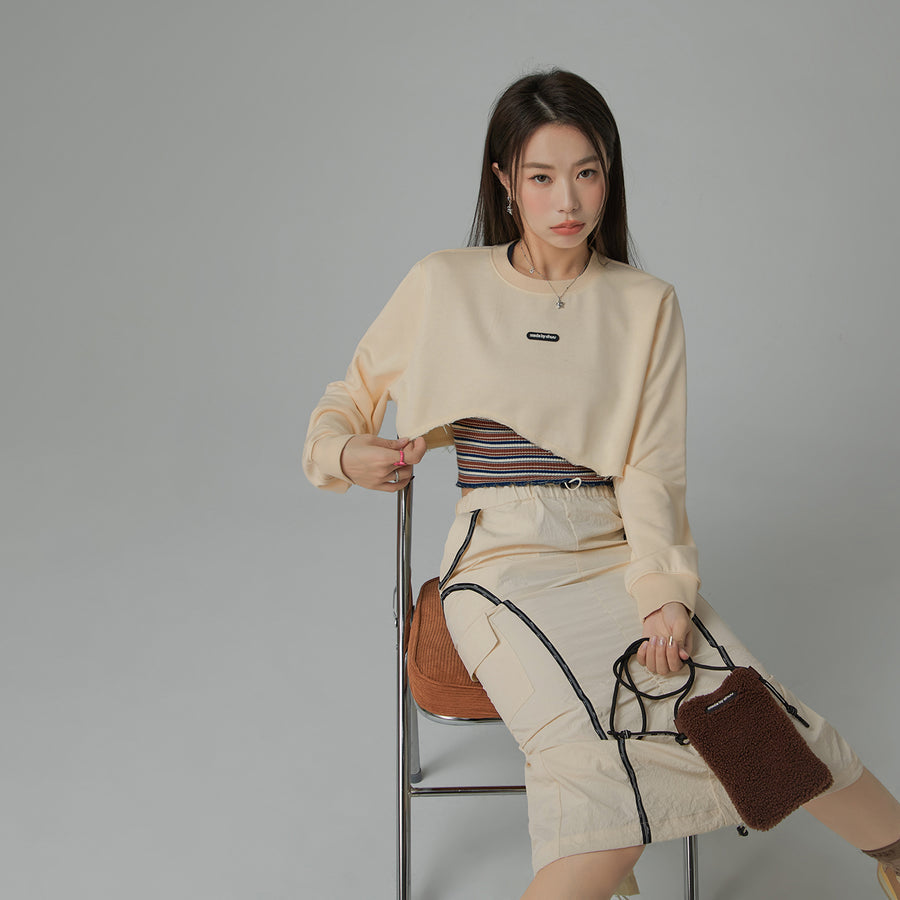 CHUU Unbalanced Loose Fit Crop Sweatshirt