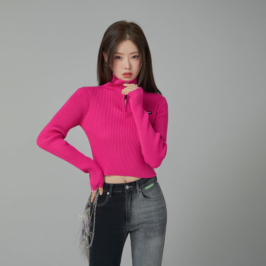 CHUU Memories Slit Half Zip-Up Cropped Knit Top