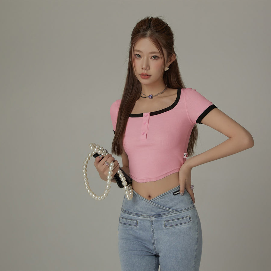 CHUU Big U-Neck Cropped T-Shirt