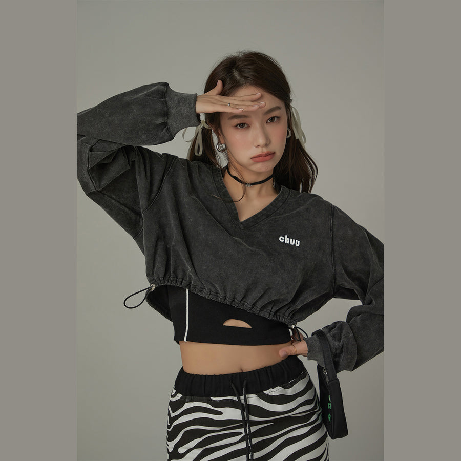 CHUU V-Neck Cropped Sweatshirt