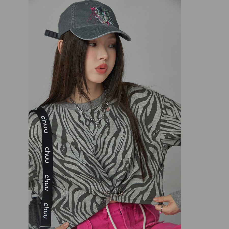 CHUU Zebra Crop Sweatshirt