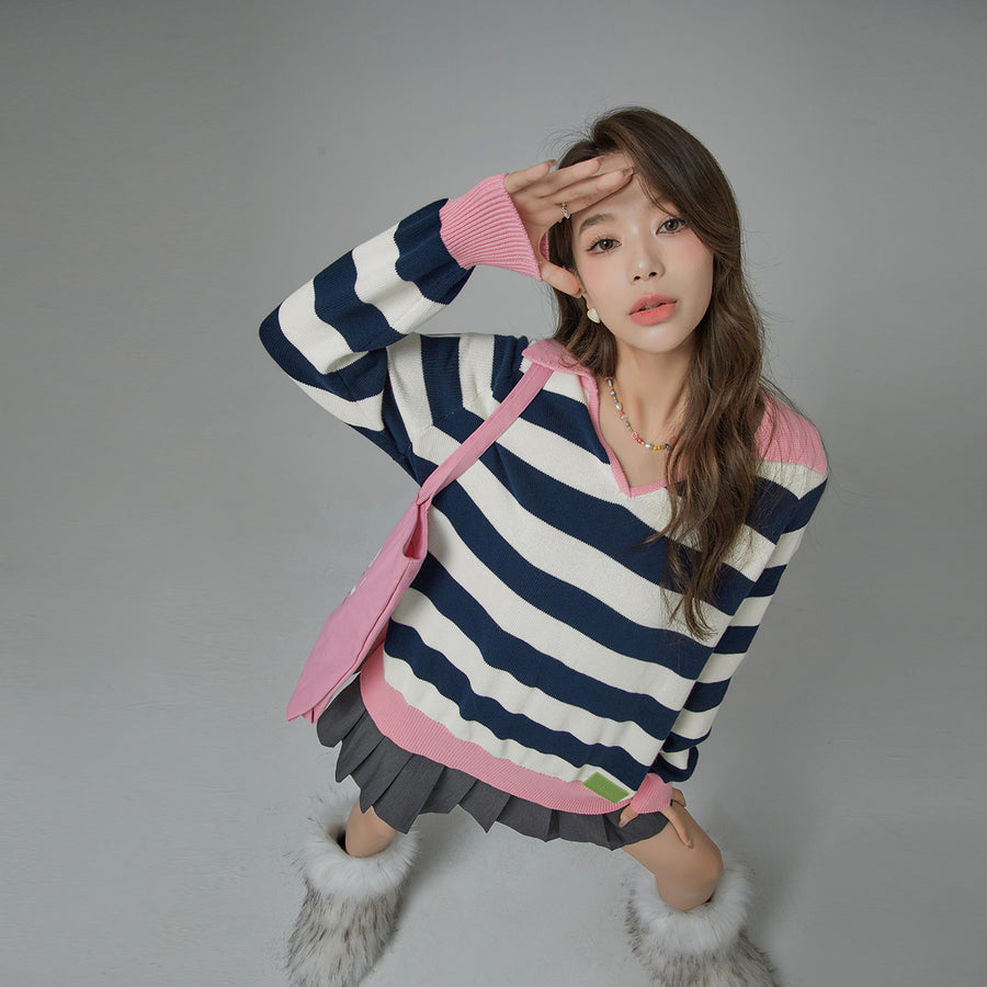 CHUU Open Book Loose Fit V-Neck Striped Knit Top