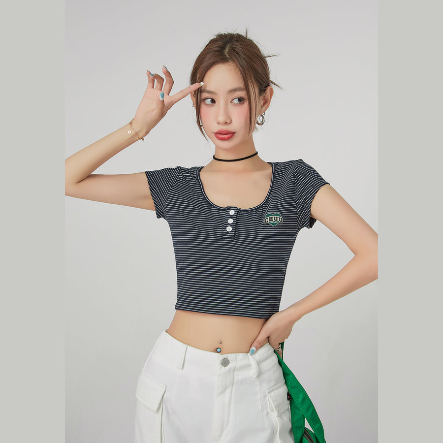 CHUU Stripe Front Button Crop Top