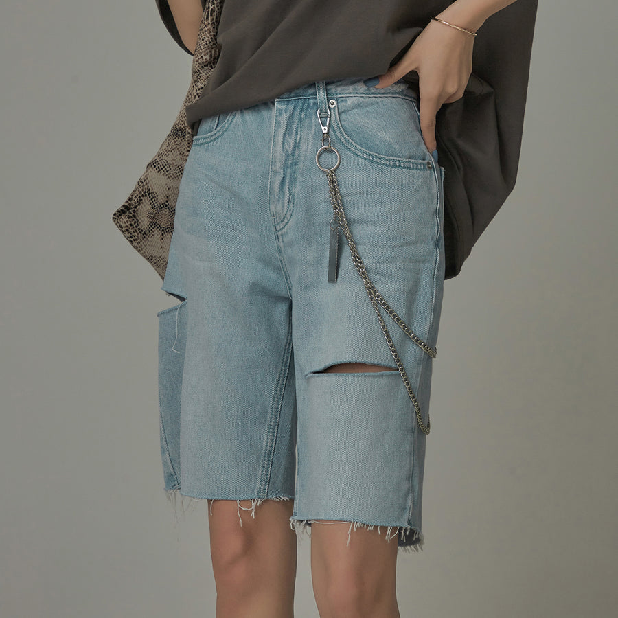 CHUU Distressed Denim Shorts