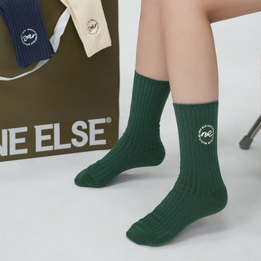 CHUU Noe Circle Logo Socks