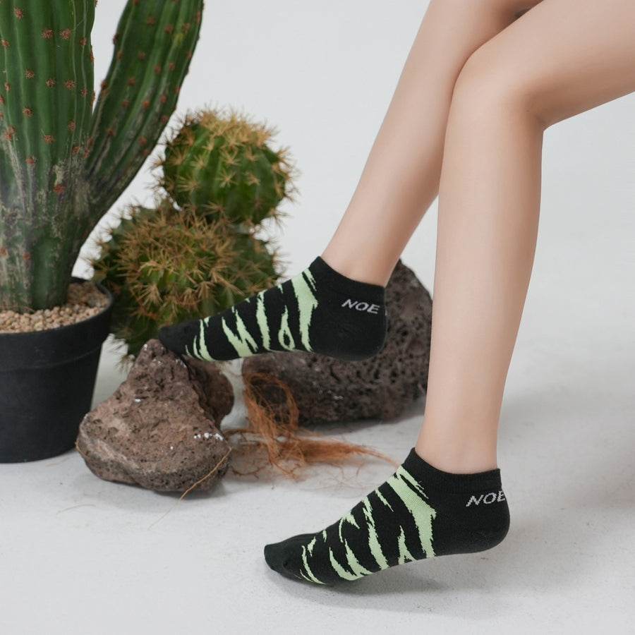 CHUU Green Zebra Fake Socks